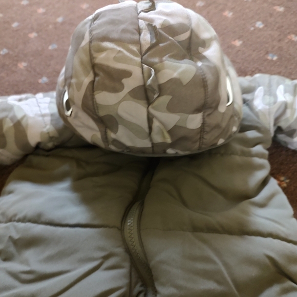 Oshkosh Bgosh Boys Snowsuit - Picture 3 of 5